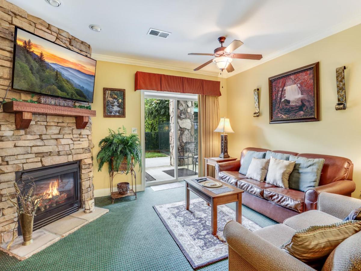 Downtown Delight, 2 Bedrooms, Pool, Hot Tub, Sleeps 6 Gatlinburg Ngoại thất bức ảnh