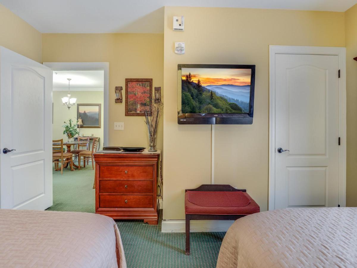 Downtown Delight, 2 Bedrooms, Pool, Hot Tub, Sleeps 6 Gatlinburg Ngoại thất bức ảnh