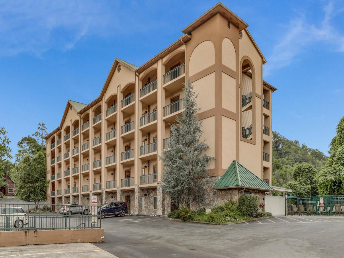 Downtown Delight, 2 Bedrooms, Pool, Hot Tub, Sleeps 6 Gatlinburg Ngoại thất bức ảnh