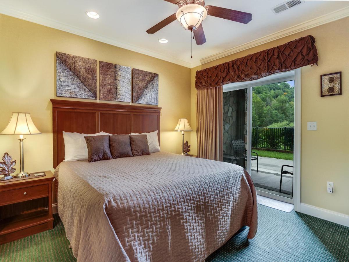 Downtown Delight, 2 Bedrooms, Pool, Hot Tub, Sleeps 6 Gatlinburg Ngoại thất bức ảnh
