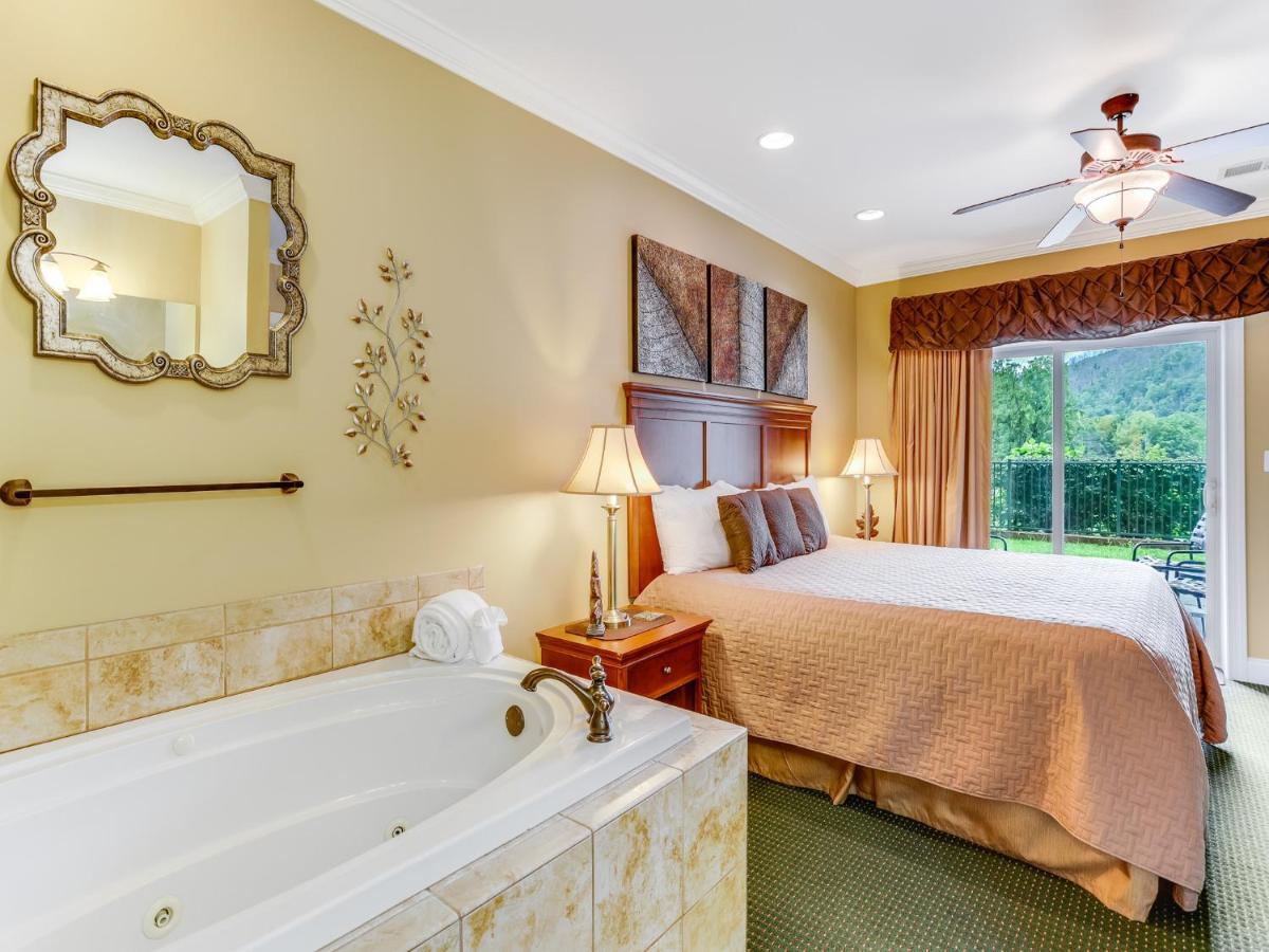 Downtown Delight, 2 Bedrooms, Pool, Hot Tub, Sleeps 6 Gatlinburg Ngoại thất bức ảnh