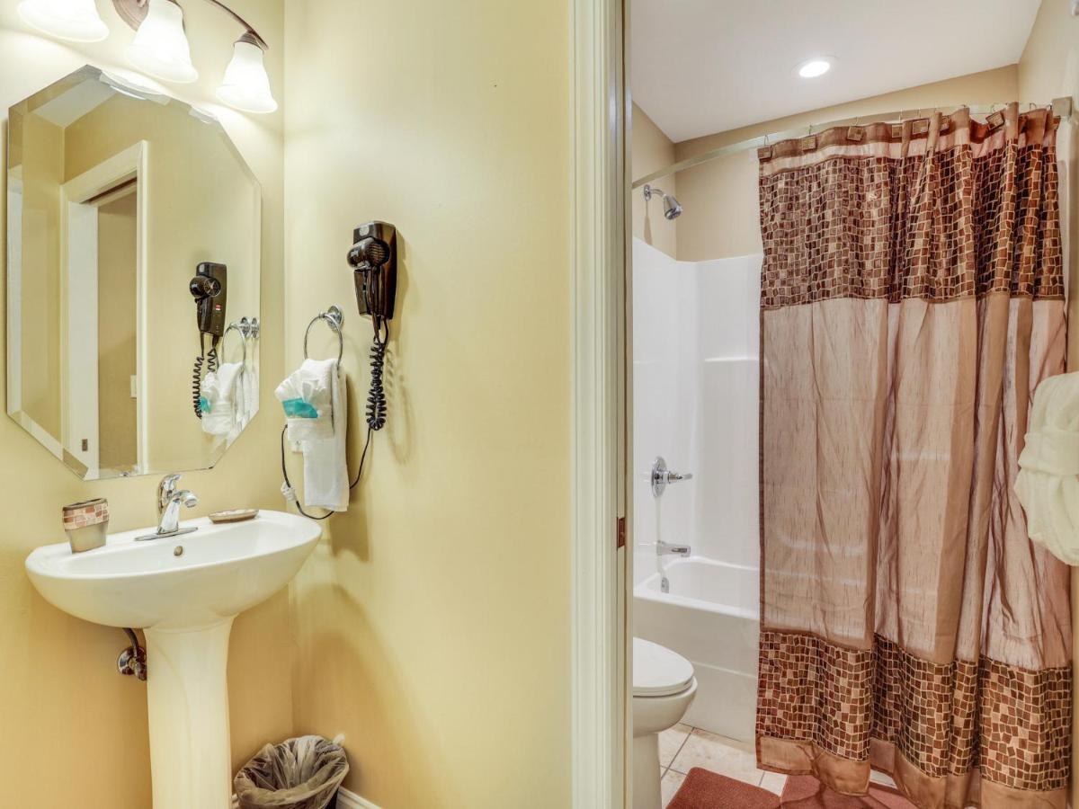 Downtown Delight, 2 Bedrooms, Pool, Hot Tub, Sleeps 6 Gatlinburg Ngoại thất bức ảnh